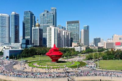 青岛深入开展学习教育，坚持“为人民出政绩、以实干出政绩”
