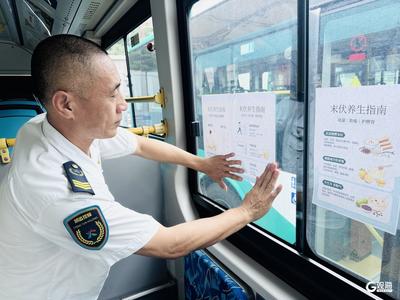 服务再升级！青岛温馨巴士多路主题车厢应季焕新