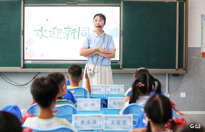 青岛育新小学开展“一年级新生启航之旅”系列主题活动
