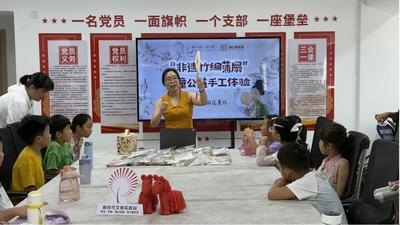 指尖上的非遗古韵！仰口路社区开展全民艺术普及古法草编蒲扇手工课