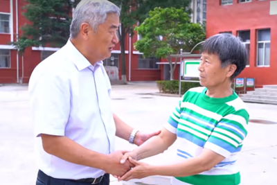 青岛这场跨越45年的久别重逢为何刷屏全网？