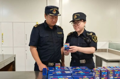 青岛胶东机场海关查获侵权捏捏乐玩具480件