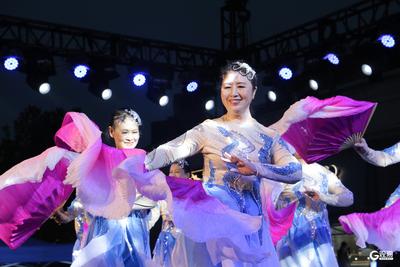 烟火老城焕新潮韵！市南区“社区大舞台·全民时尚秀”点亮群众文化盛宴