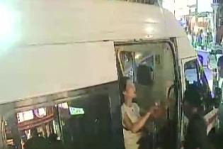 乘客突发心脏不适，青岛公交驾驶员紧急施救
