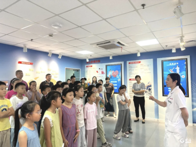 青岛桦川路小学师生走进市中心血站开启血液探索之旅