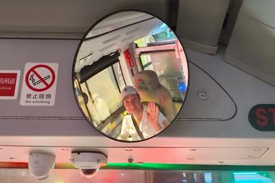 青岛巴士驾驶员中秋假期在岗：“把大家平安送到站，坚守就有意义”