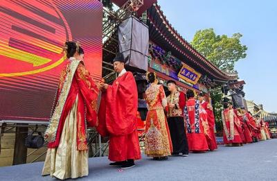 11对新人在即墨古城体验中式集体婚礼