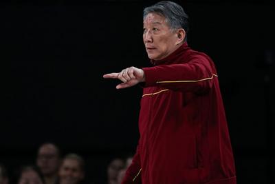 宫鲁鸣：中国女篮需要在大赛中积累经验、增强信心