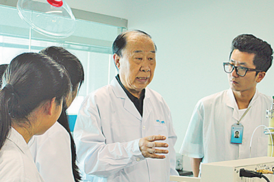 王蒙眼中的管华诗：他就是中国海洋大学