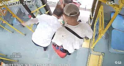 以举手之劳传递温暖，青岛这两位司机暖心帮扶老年乘客获赞