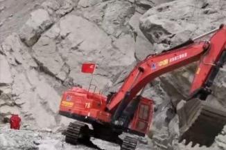 吉隆口岸救援通道陆路通道已基本打通