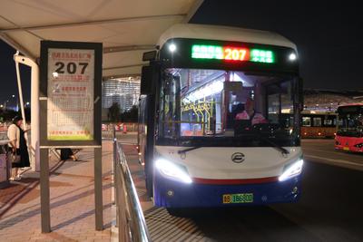中秋假期“不打烊”！青岛北站“夜接驳”公交守护深夜团圆路