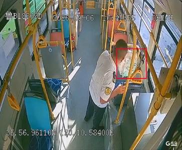 一个月接到9通表扬电话！青岛这条公交线路驾驶员都是“热心肠儿”