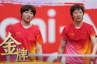 蒯曼/王曼昱夺得乒乓球女双金牌