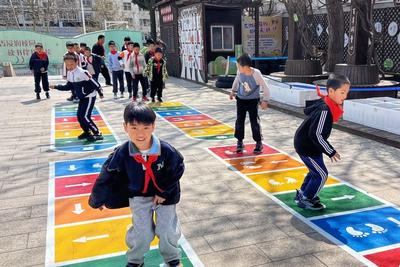 每周至少半天校外实践教学将在全国推行