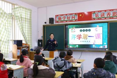 跨越千里五赴深山！青岛边检民警把支教初心种进侗乡村寨