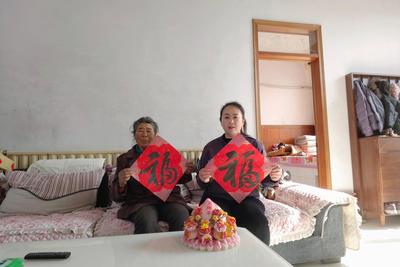 青岛这位驾驶员被老人拦车送瓜果，牵出一段持续5年的暖心故事……