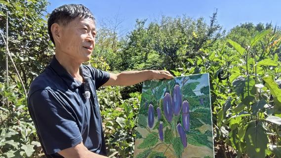 拿锄头的手一样握得好画笔！61岁农民将青岛乡村景象搬上画卷