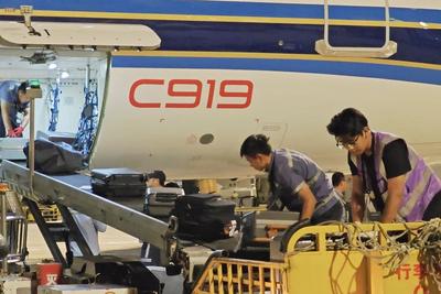 国产大飞机C919首次在青岛机场执行定期商业航班