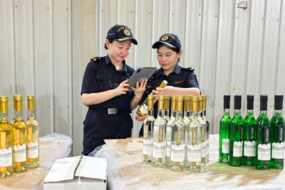 进口葡萄酒加速通关丰富消费选择，前8个月黄岛口岸进口酒货值同比增长近六成