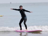 亲子、冲浪……石老人海水浴场化身“百变游乐场”