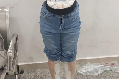 腰腹双腿绑藏10千克银粒，一女子经拱北口岸进境被查