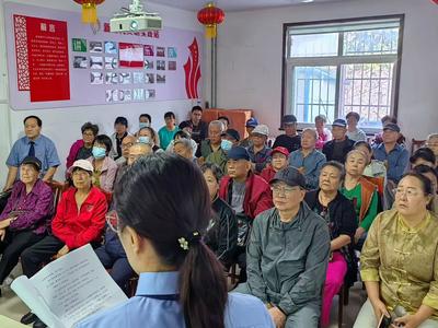 兴华路街道兴国路社区开展“情暖重阳 法治护航”医保反诈普法宣讲活动