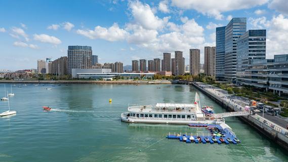 青岛：宜居宜游后海畔，休闲时尚绘新景