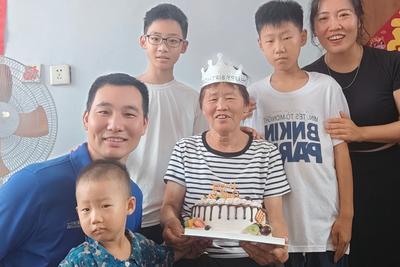 一封藏在苹果袋里的感谢信，藏着一位失独老人最朴素的情意