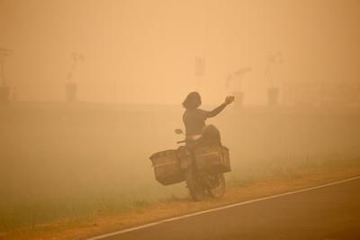 烟霾扩散，氧气瓶和空气净化器热销东南亚