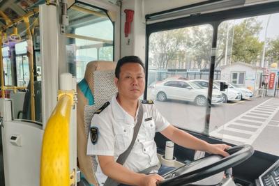 路遇突发情况，青岛热心驾驶员又伸援手！