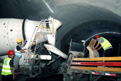 “轨道上的青岛”建设提速！国庆假期，1.3万名地下“铁军”坚守一线