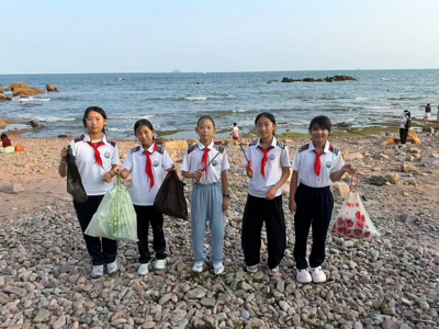 青岛澳门路小学组织开展减“塑”护海创意实践活动