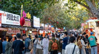 国庆热度拉满！大鲍岛历史街区人潮如织