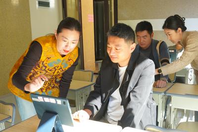 AI智习室落地社区！青岛社企携手打造“家门口的成长阵地”