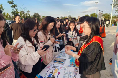 “我和游客在一起”，国庆假期青岛文旅志愿服务微光暖山海