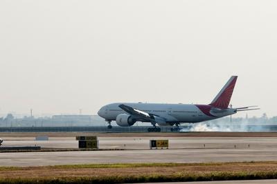 首架波音777-200LR客改货飞机抵达！青岛机场打造航空保障新业态
