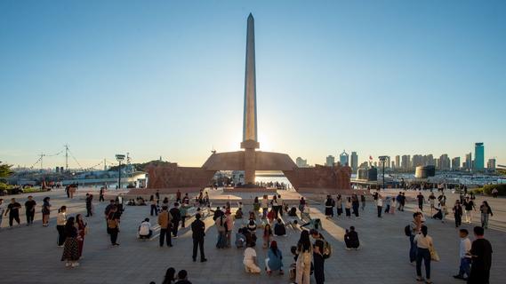 手握利剑，国庆假期青岛“落地签”持续出圈