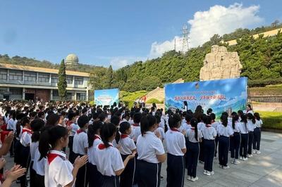 让红色血脉代代相传！青岛市少先队员走进市革命烈士纪念馆开展少先队主题活动