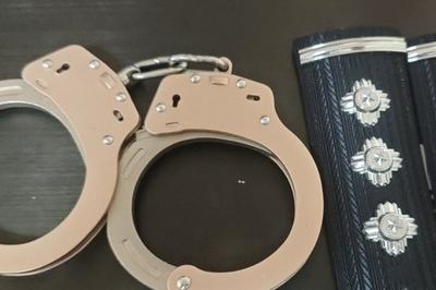 女孩网恋遇“假警察”，为帮“男友”，她贷款100余万元
