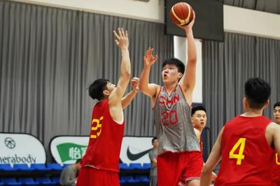 姚明谈给杨瀚森建议：中锋的含义和过去完全不一样，就不误人子弟了