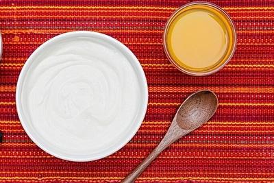 早餐喝牛奶还是酸奶好？研究发现：喝酸奶的人，多项指标“赢麻了”