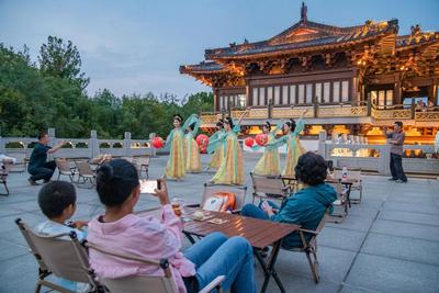 焕新场景增强互动体验，国庆第二天山东重点景区迎客420.2万人次