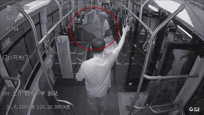 乘客深夜寻物错过末班车，青岛公交驾驶员暖心送其回家